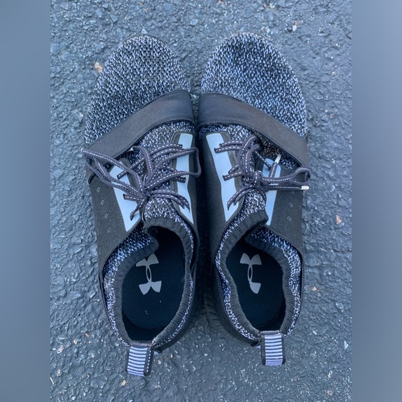 Men’s Under Armour Shoes size 10.5! Great condition! Send offers! - Picture 5 of 6